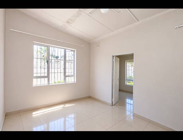 3 BEDROOM TOWNHOUSE FOR SALE IN ESSENWOOD